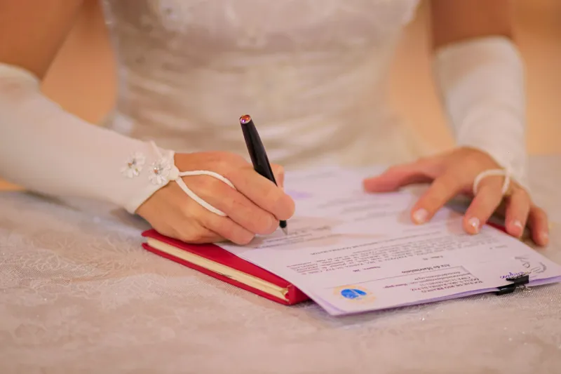 A New Name, A New Chapter: The Complete Illinois Guide to Changing Your Name After Marriage